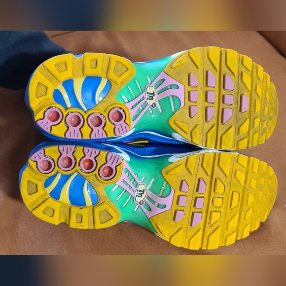 Nike Air Plus Soar Magic Flamingo Youth Size 7 Athletic Shoes - Picture 2 of 9